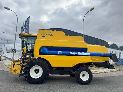 New Holland RG12499 COSECHADORA NEW HOLLAND CSX7080