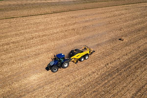 El nuevo modelo insignia de la gama T7 LWB de New Holland ofrece una densidad de rendimiento excepcional