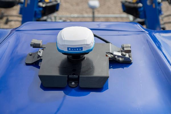 New Holland presenta el tractor T8 sin conductor equipado con el sistema Raven Autonomy™ en la feria SIMA de París.